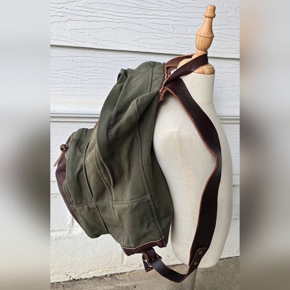 Original 2009 Duluth Trading Co Olive Green Canvas Backpack Leather & Brass EXC - Picture 3 of 16